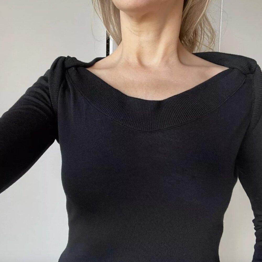 Rare Gucci top with a gorgeous neckline!  XS